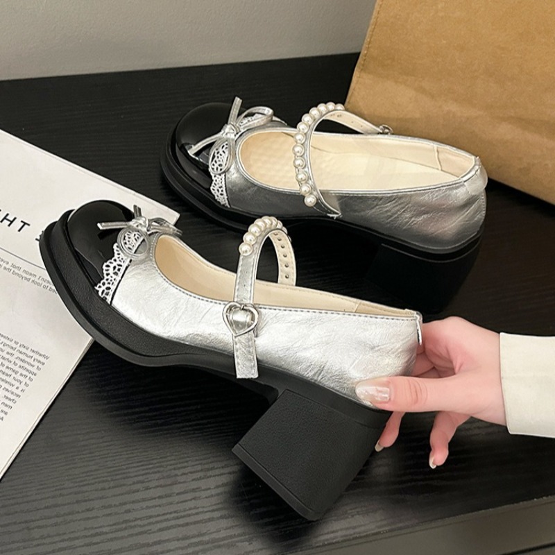 レディースシューズ クラシック ラウンドトゥ 太ヒール 小さ - Leather Classic Strap のレビューと価格
