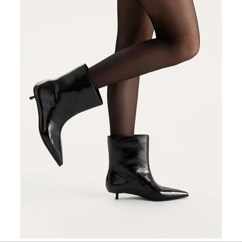 新作、秋冬のレディース、黒の光沢のあるレザー製アンクルブーツ - Leather Classic Strap のレビューと価格